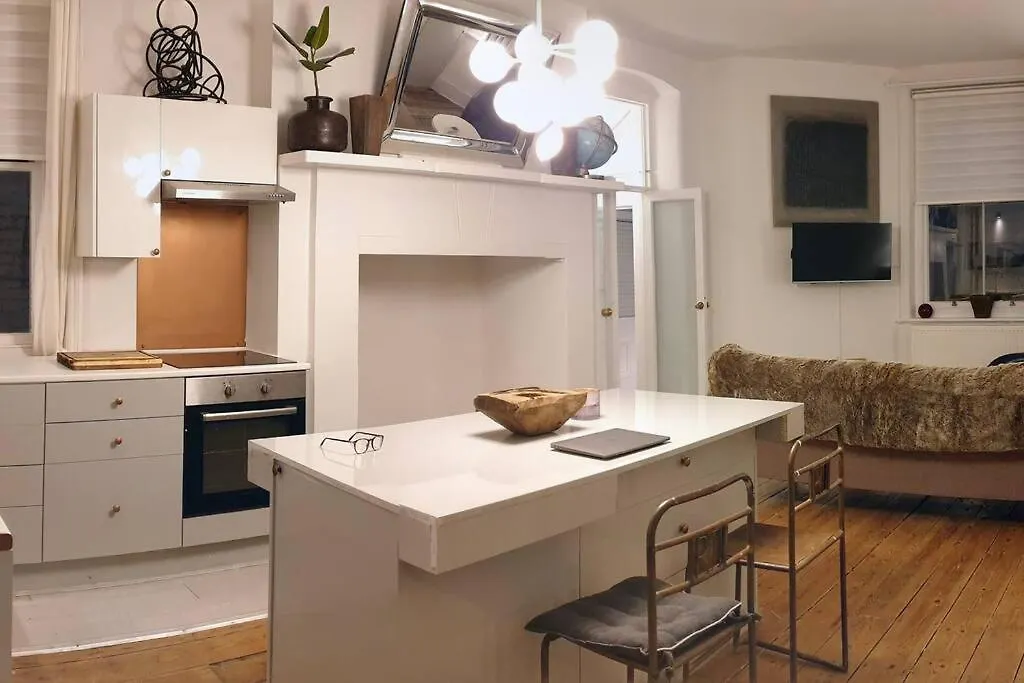2 Large One Bed Apartment - Prime Location - Quiet & Comfortable - Garden Access Hove