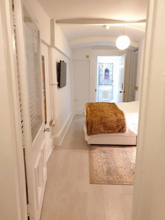 2 Large One Bed Apartment - Prime Location - Quiet & Comfortable - Garden Access Hove