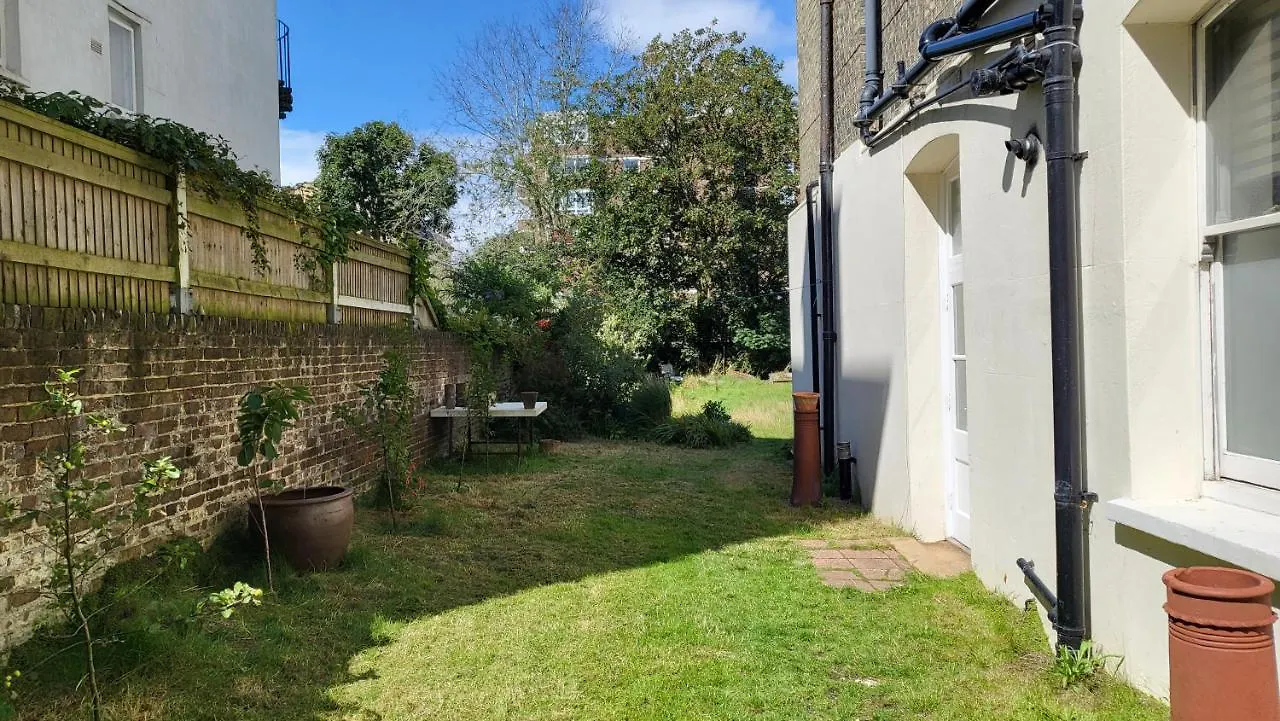 2 Large One Bed Apartment - Prime Location - Quiet & Comfortable - Garden Access Hove Verenigd Koninkrijk