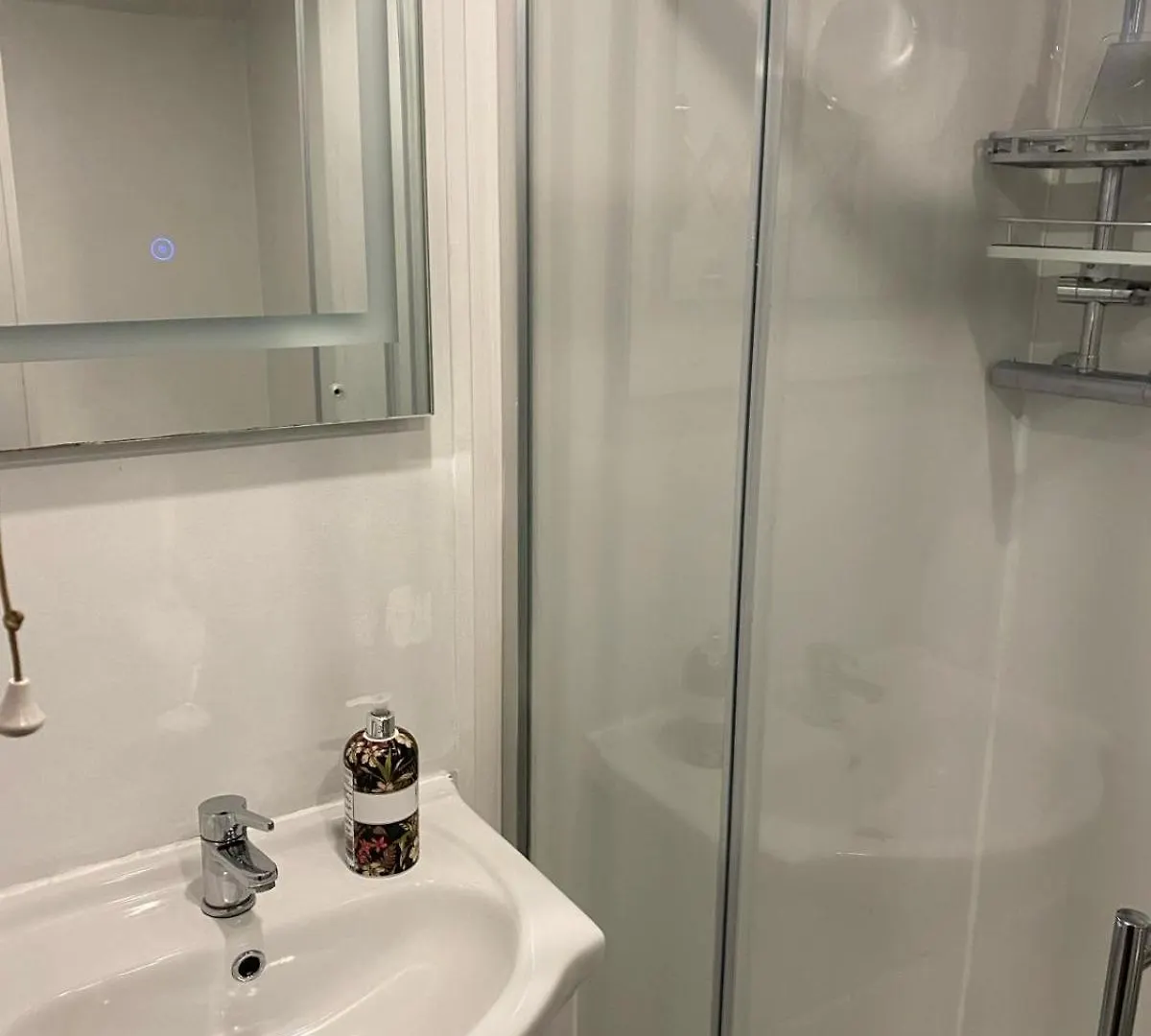 2 Large One Bed Apartment - Prime Location - Quiet & Comfortable - Garden Access Hove