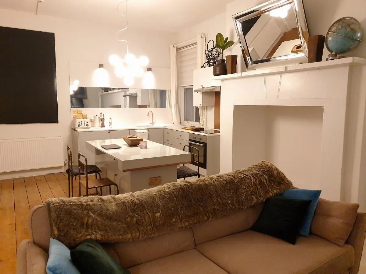 2 Large One Bed Apartment - Prime Location - Quiet & Comfortable - Garden Access Brighton